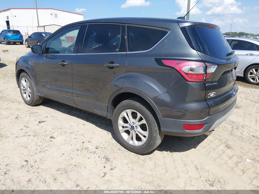 VIN 1FMCU9GD4HUE62401 2017 FORD ESCAPE SE