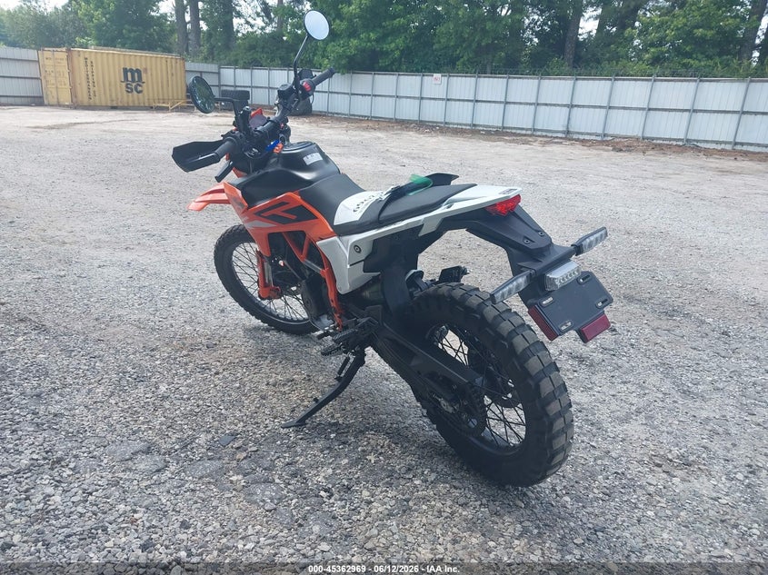 2025 KTM 390 ADVENTURE SPORT_BIKE 1