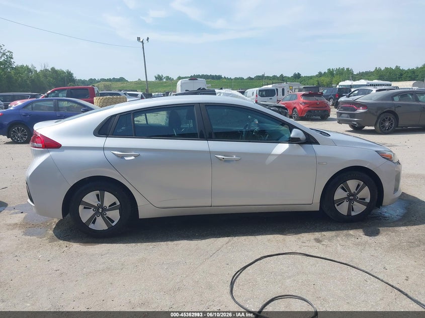 2018 HYUNDAI IONIQ HYBRID BLUE — Фото 17