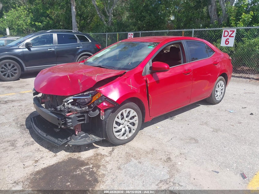2018 Toyota Corolla Le 5YFBURHEXJP766519 photo 1