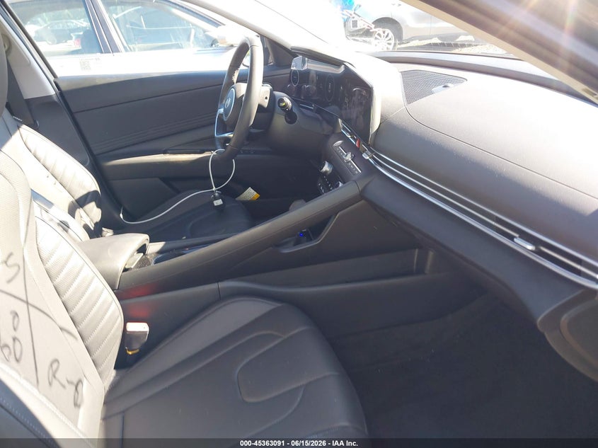 2025 HYUNDAI ELANTRA auction photo 5