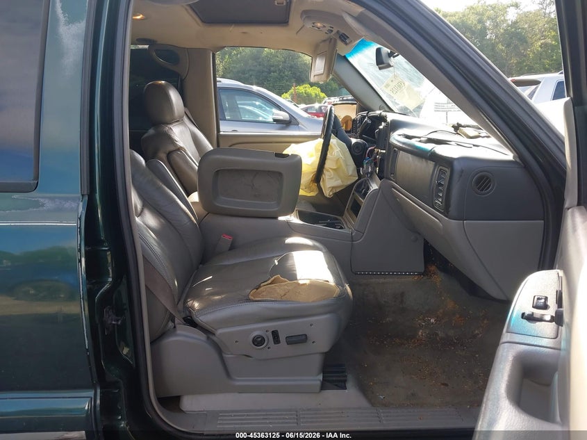 2004 CHEVROLET TAHOE auction photo 5