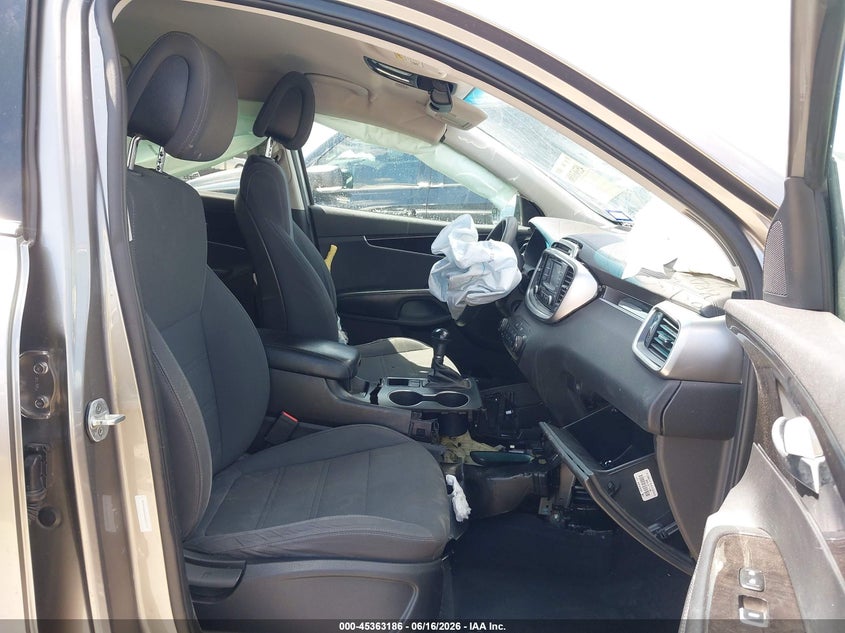 2016 KIA SORENTO auction photo 5
