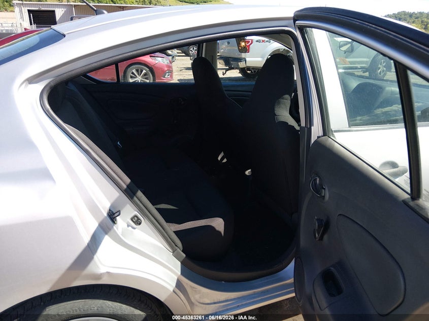 2016 NISSAN VERSA auction photo 8