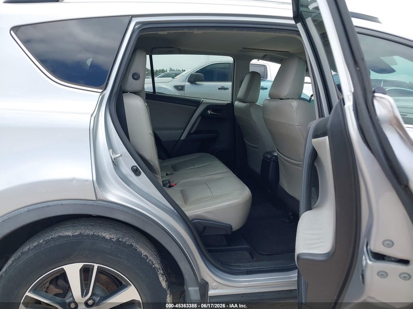 2016 TOYOTA RAV4 auction photo 8