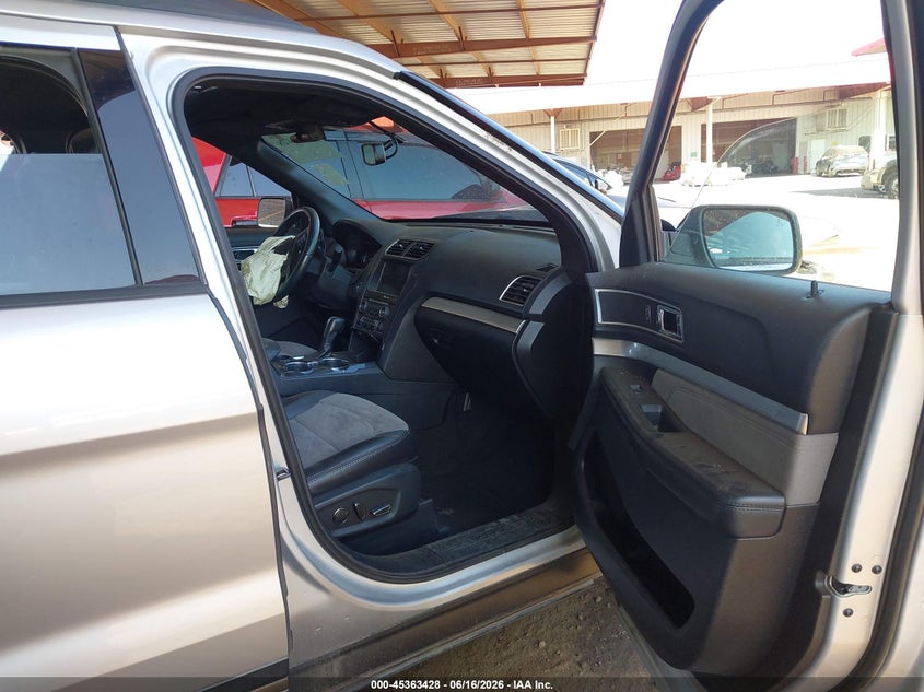 VIN 1FM5K7D87HGD41824 2017 FORD EXPLORER XLT