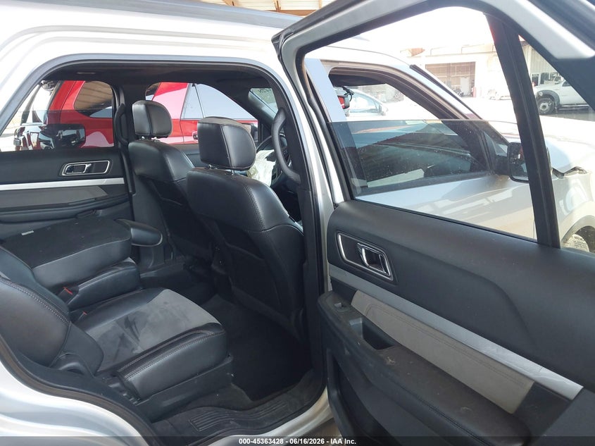 VIN 1FM5K7D87HGD41824 2017 FORD EXPLORER XLT