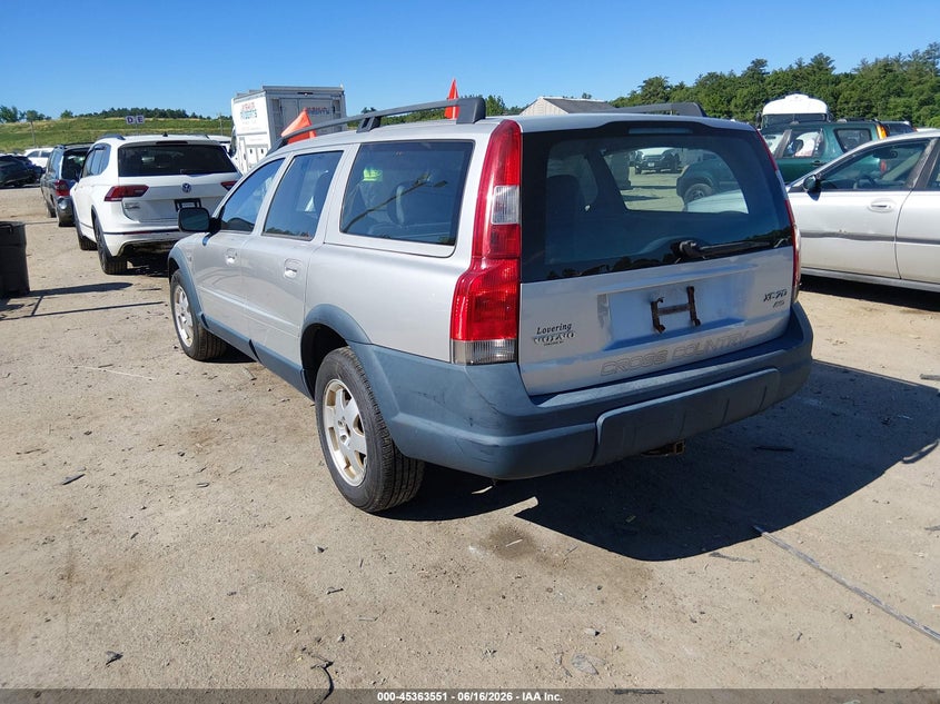 2004 VOLVO XC70 auction photo 3