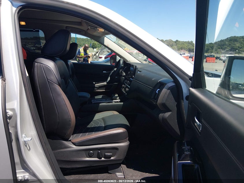 2024 NISSAN PATHFINDER auction photo 5