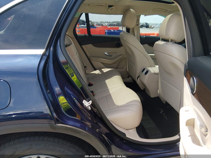2021 MERCEDES-BENZ GLC 300 auction photo 8