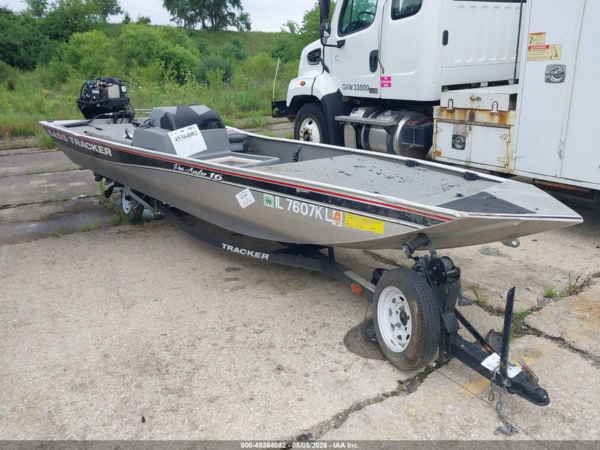 2011 TRACKER 12' auction photo 1