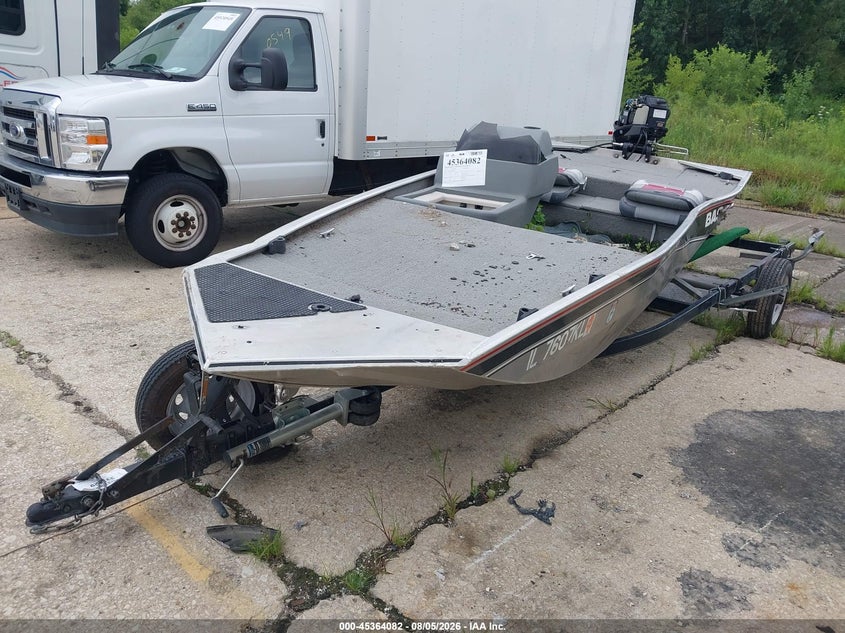 2011 TRACKER 12' auction photo 2