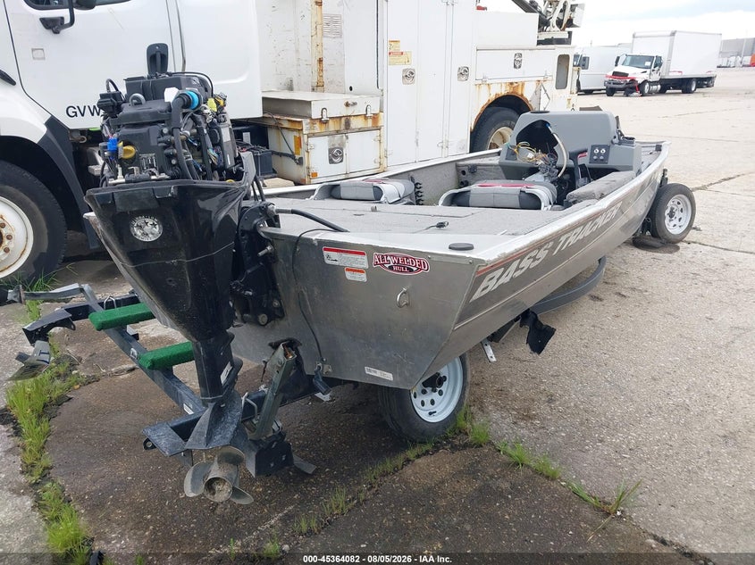 2011 TRACKER 12' auction photo 4