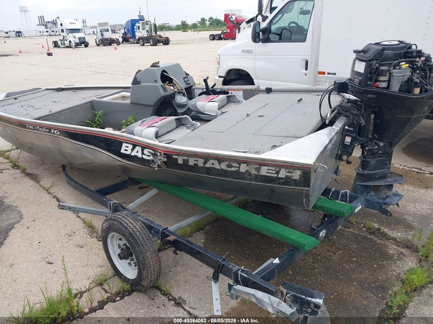 2011 TRACKER 12' auction photo 6