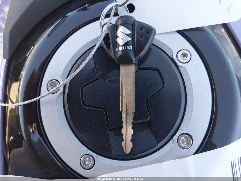 2024 Suzuki Gsx800 F VIN: JS1EM13B7R7103542 Lot: 45364935