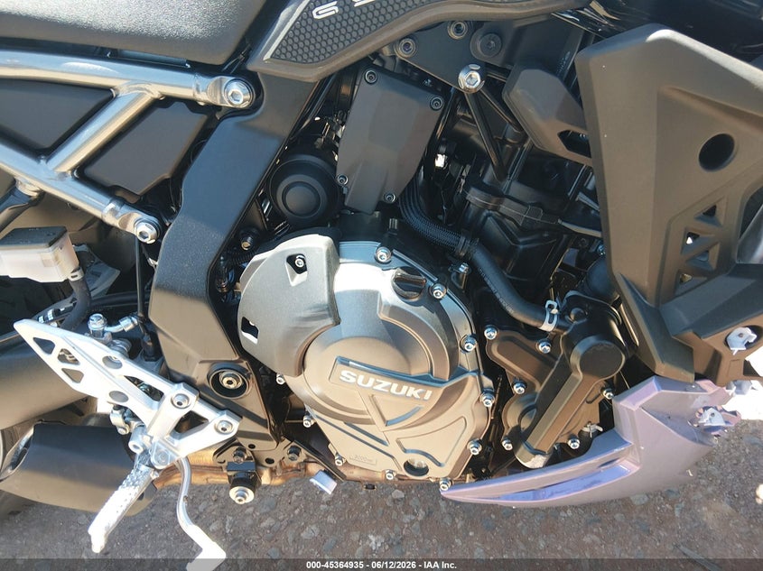 2024 Suzuki Gsx800 F VIN: JS1EM13B7R7103542 Lot: 45364935