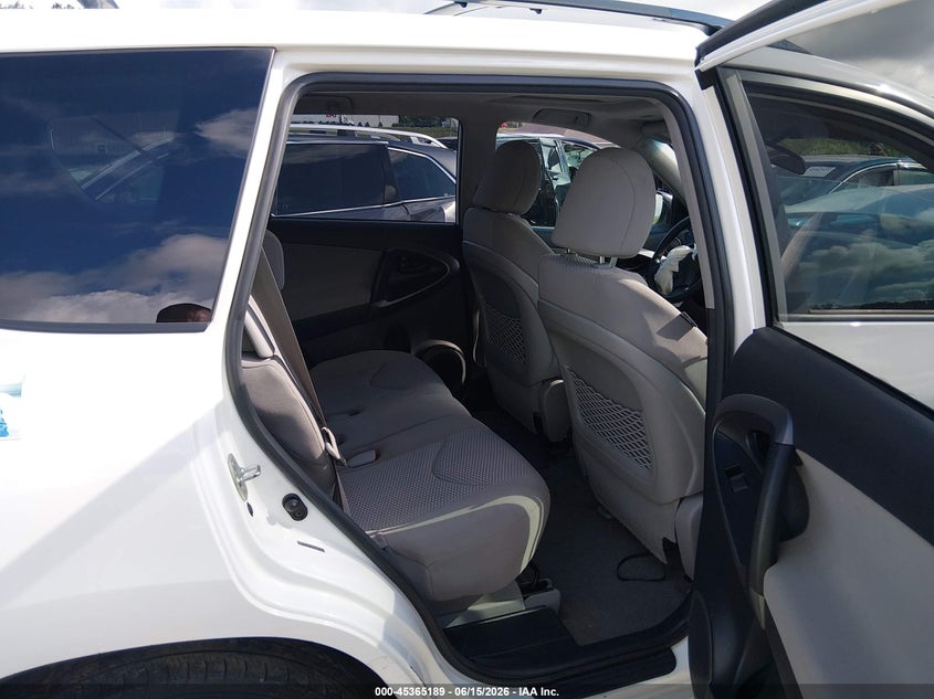 2012 TOYOTA RAV4 auction photo 8