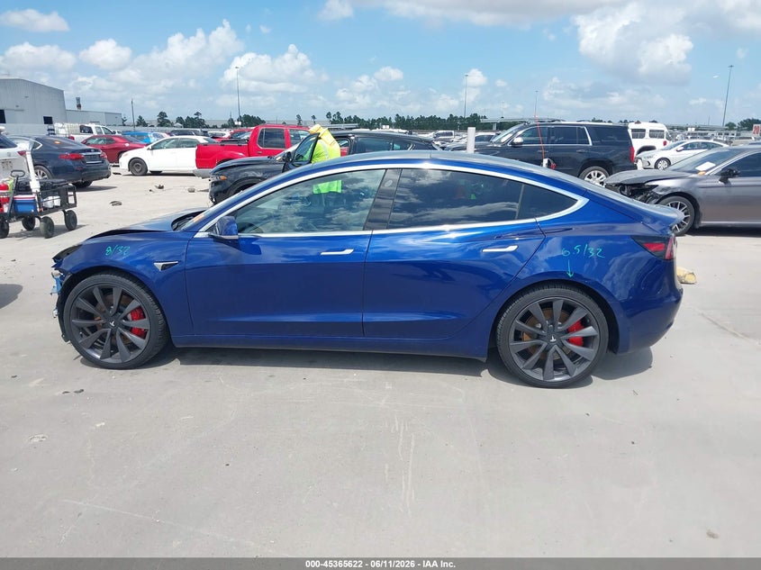 TESLA MODEL 3 - zdjęcie 15