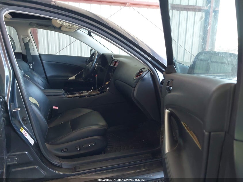 2010 LEXUS IS auction photo 5