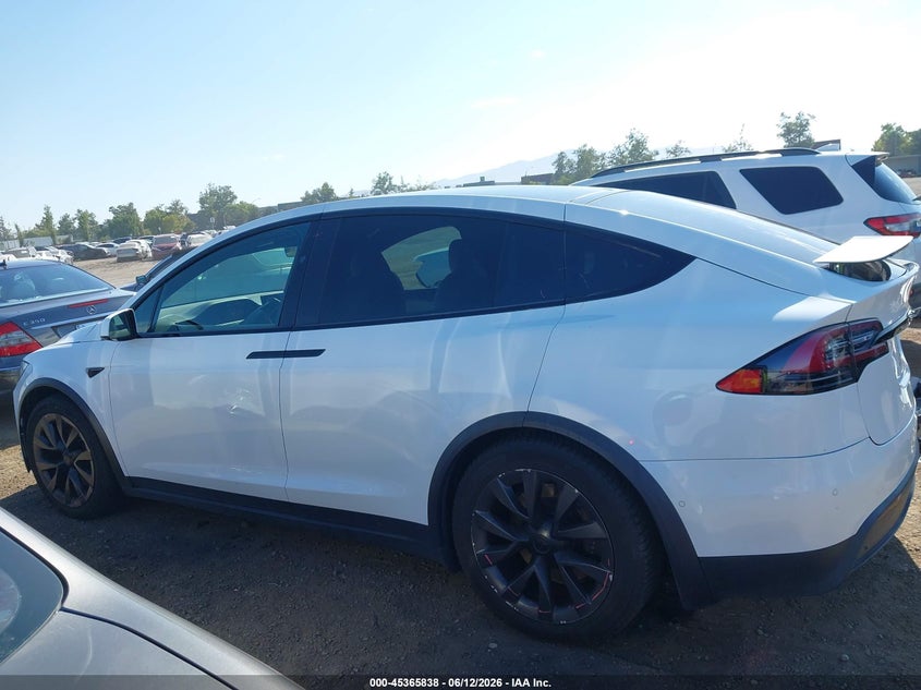 2022 Tesla Model X Dual Motor All-Wheel Drive VIN: 7SAXCBE56NF328928 Lot: 45365838