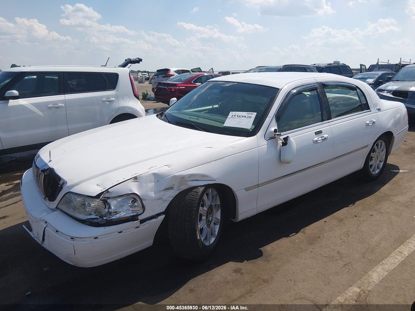 2009 LINCOLN TOWN CAR auction photo 2