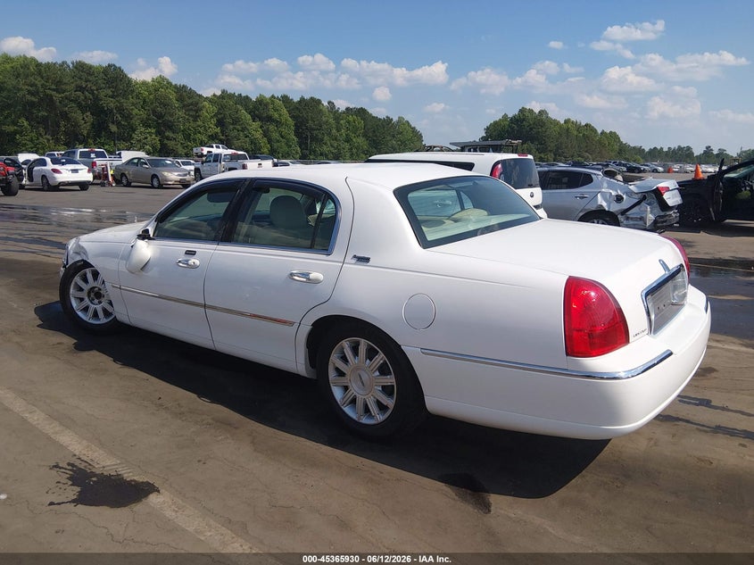 2009 LINCOLN TOWN CAR auction photo 3