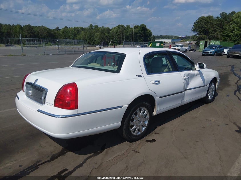 2009 LINCOLN TOWN CAR auction photo 4
