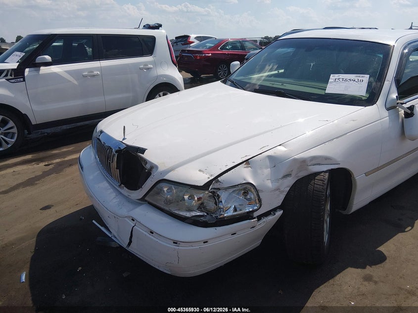 2009 LINCOLN TOWN CAR auction photo 6