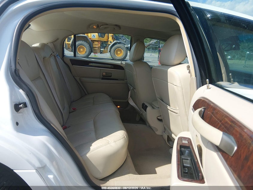 2009 LINCOLN TOWN CAR auction photo 8
