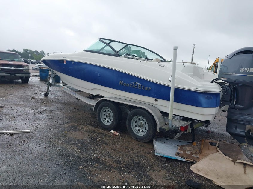 2016 NAUTICSTAR 20' auction photo 3