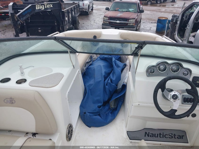 2016 NAUTICSTAR 20' auction photo 5