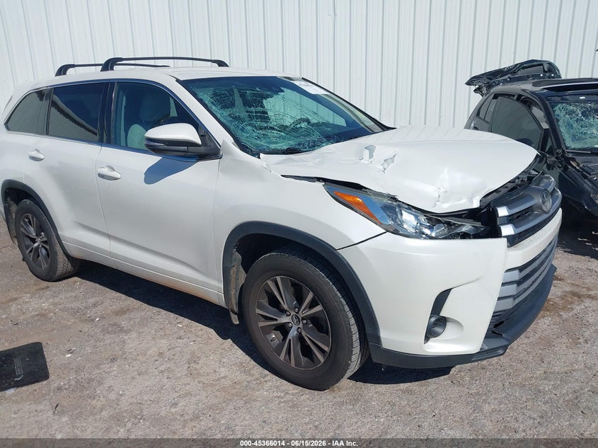 Vin: 5tdzarfhxjs038873, lot: 45863975, toyota highlander le 2018 img_1