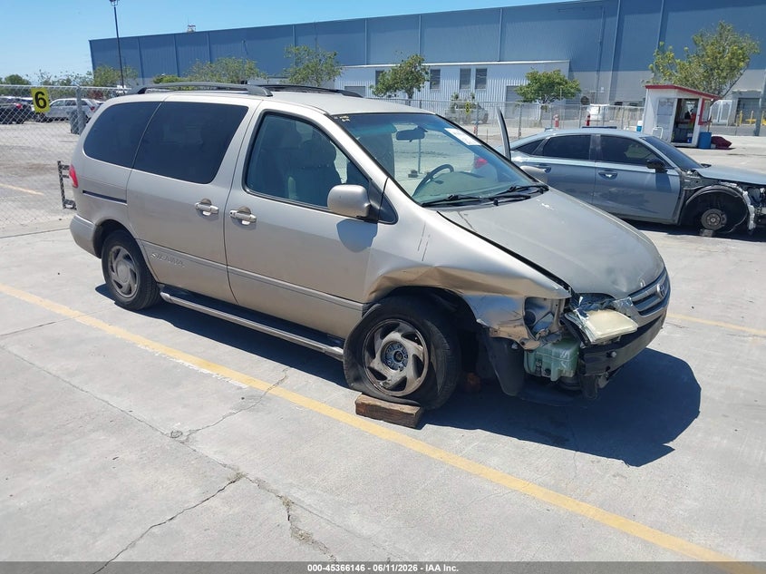 2002 TOYOTA SIENNA LE
