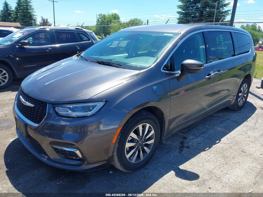 Vin: 2c4rc1l72pr558770, lot: 45864230, chrysler pacifica hybrid touring l 20232