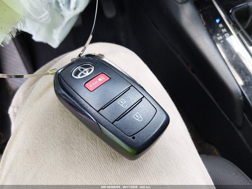 2022 Toyota Corolla Cross Le VIN: 7MUBAABG0NV006560 Lot: 45366399