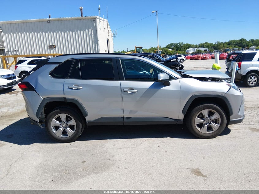 VIN 2T3W1RFV2NC185817 2022 TOYOTA RAV4 XLE
