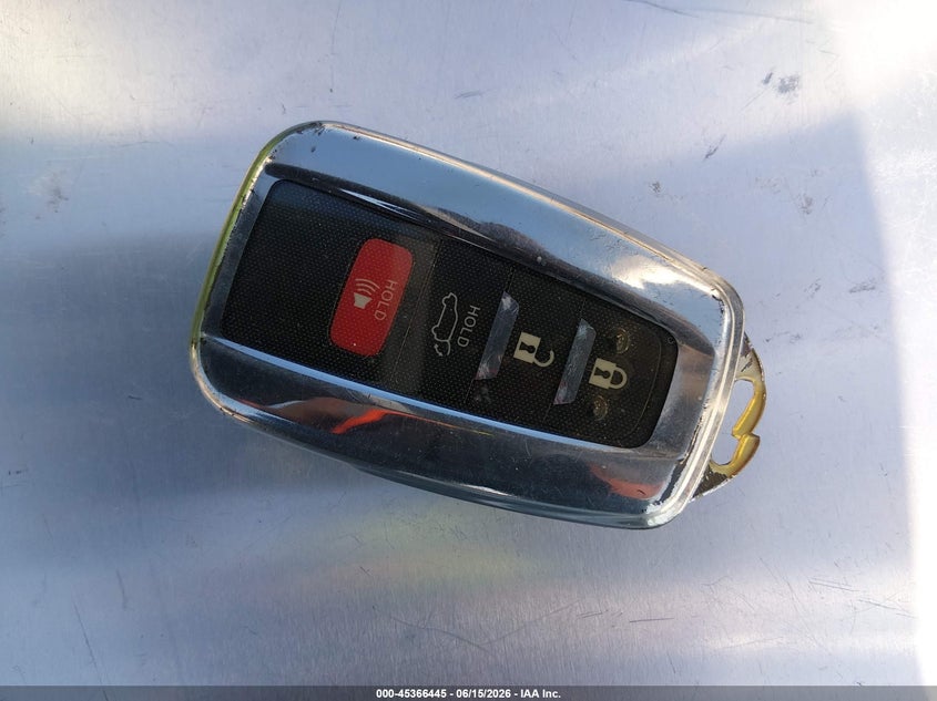 VIN 2T3W1RFV2NC185817 2022 TOYOTA RAV4 XLE