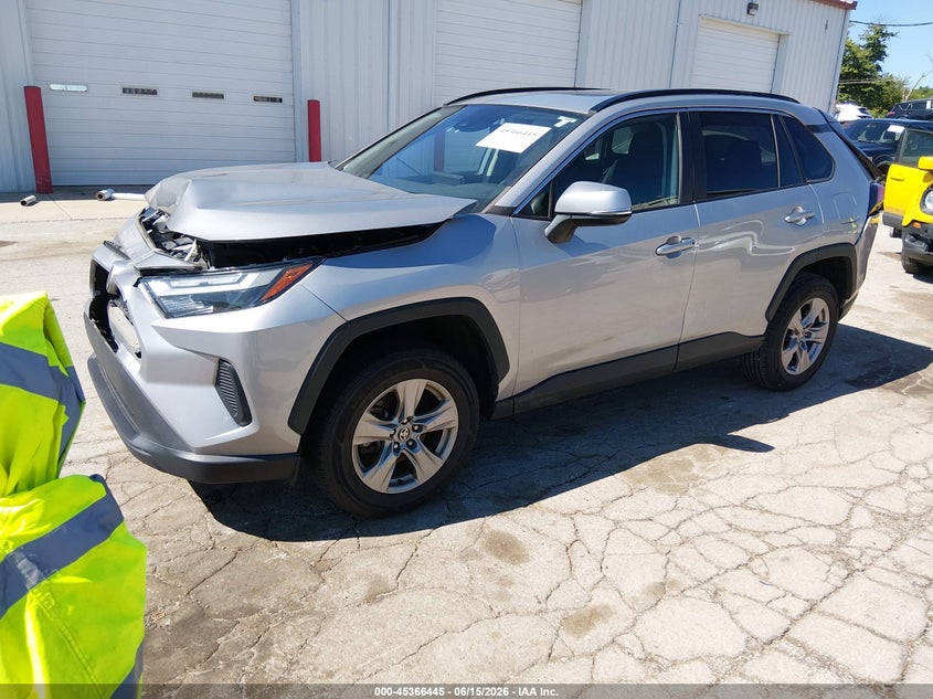 VIN 2T3W1RFV2NC185817 2022 TOYOTA RAV4 XLE