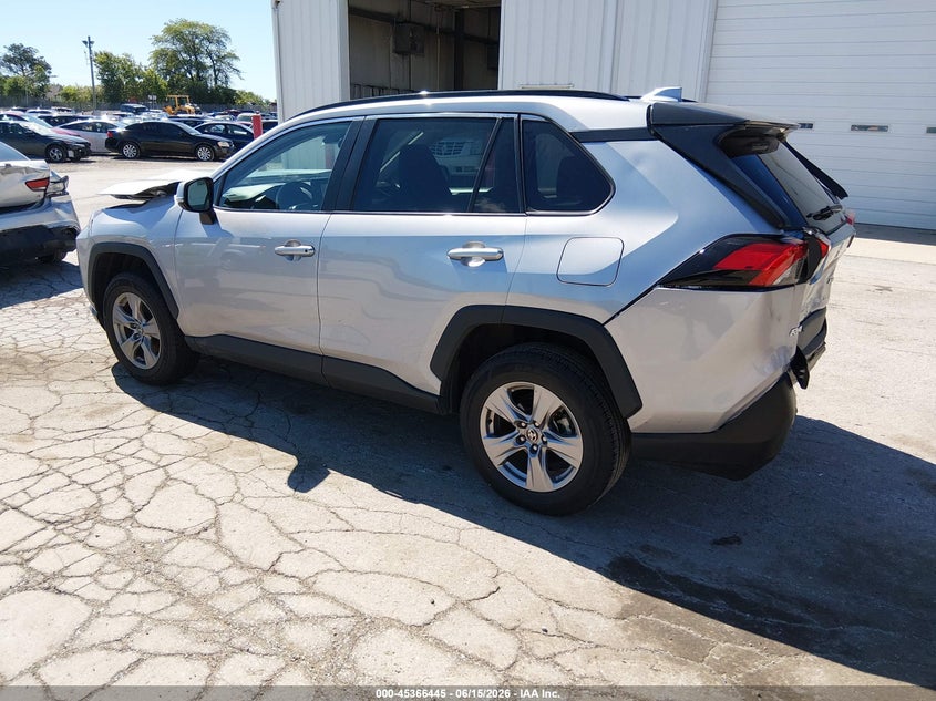 VIN 2T3W1RFV2NC185817 2022 TOYOTA RAV4 XLE