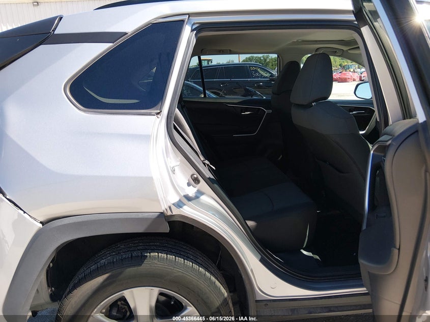 VIN 2T3W1RFV2NC185817 2022 TOYOTA RAV4 XLE