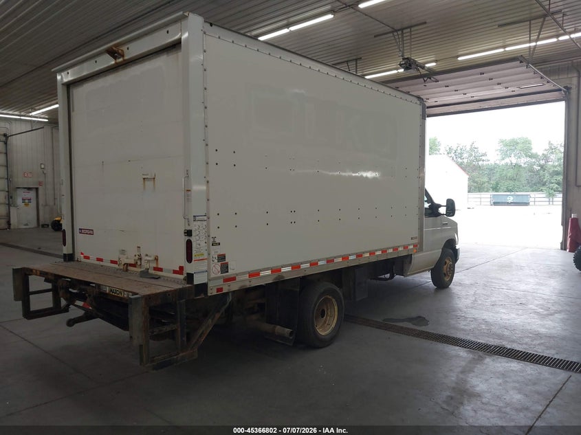 2022 FORD E-350 CUTAWAY auction photo 4