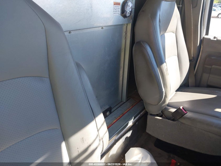 2022 FORD E-350 CUTAWAY auction photo 8