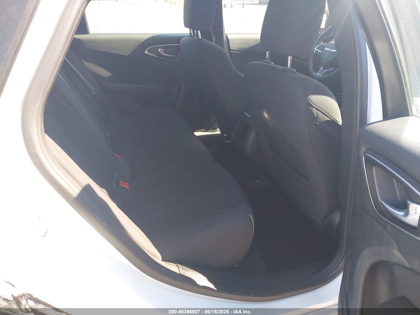 2015 CHRYSLER 200 auction photo 8