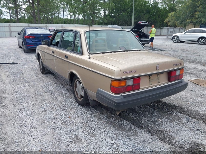 1990 VOLVO 240 auction photo 3