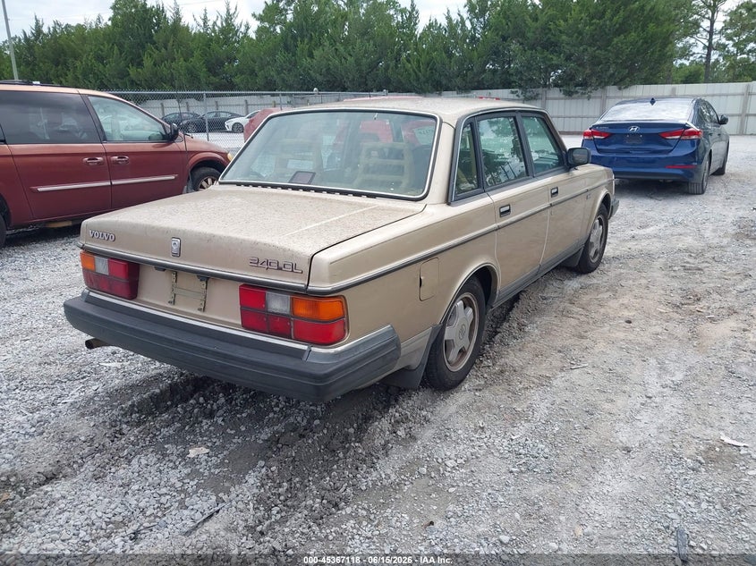 1990 VOLVO 240 auction photo 4