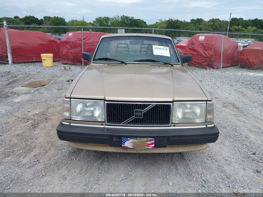 1990 VOLVO 240 auction photo 6