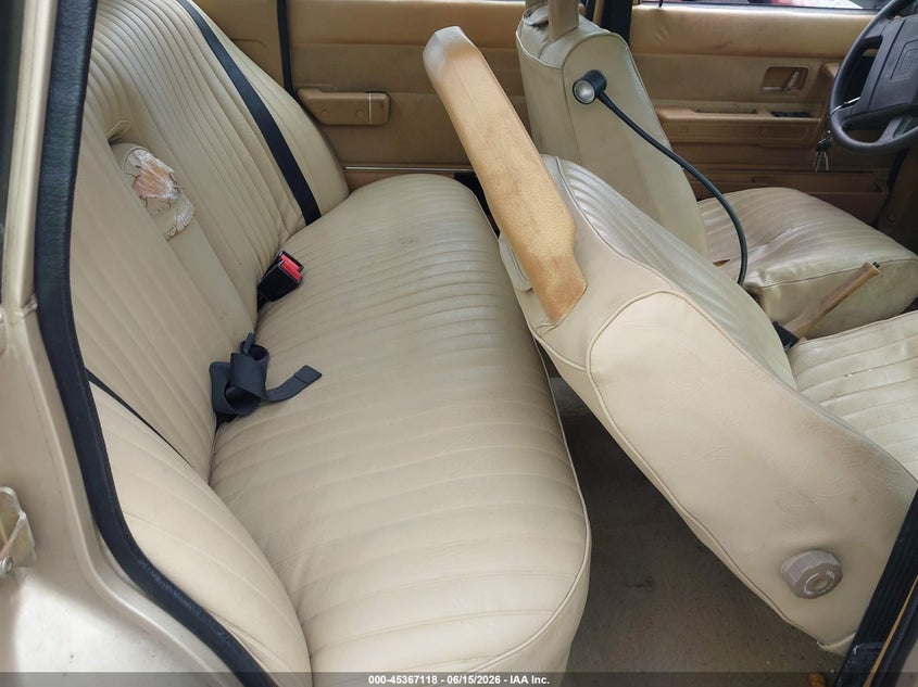 1990 VOLVO 240 auction photo 8
