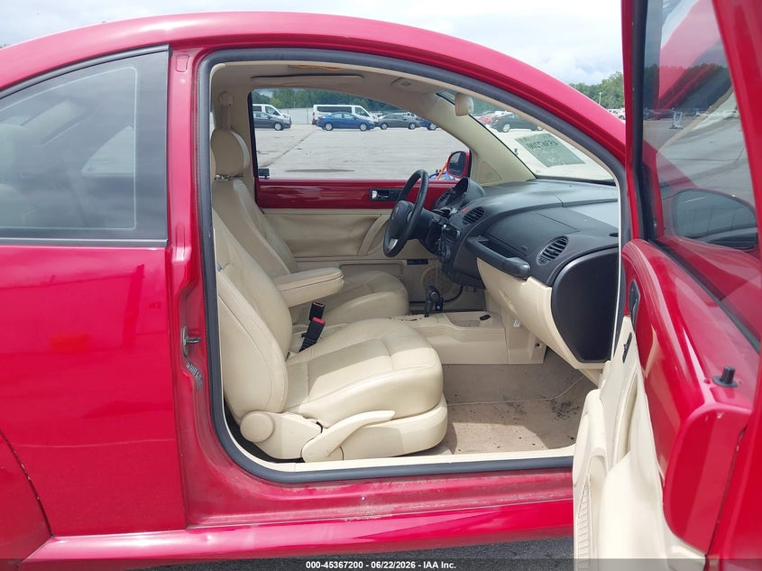 2006 VOLKSWAGEN NEW BEETLE auction photo 5