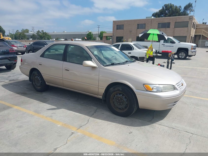 1997 TOYOTA CAMRY LE V6
