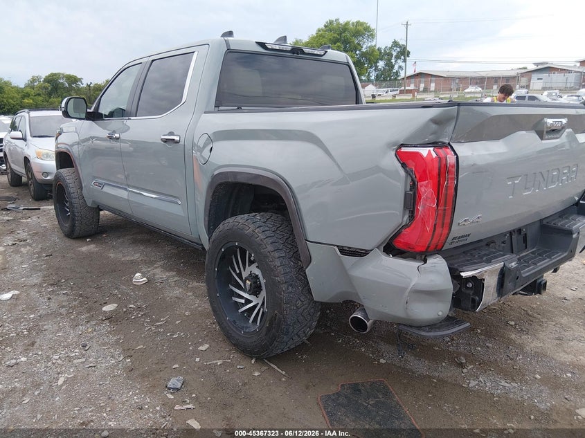 TOYOTA TUNDRA - zdjęcie 18